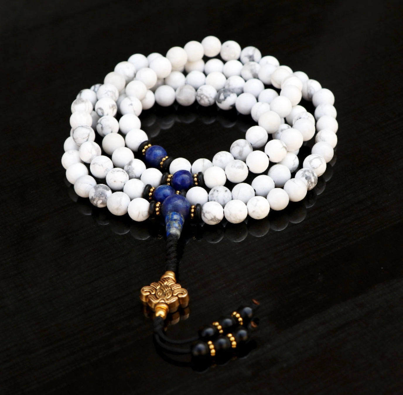 Collar Mala 108 cuentas de Howlita Blanca con Lapislázuli – Calma y Sabiduría - Buddha Stones