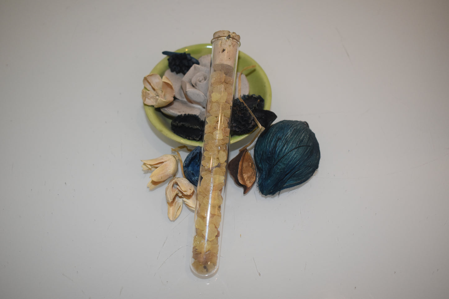Resina Aromática Botánica en Tubo de Vidrio | Incienso Puro