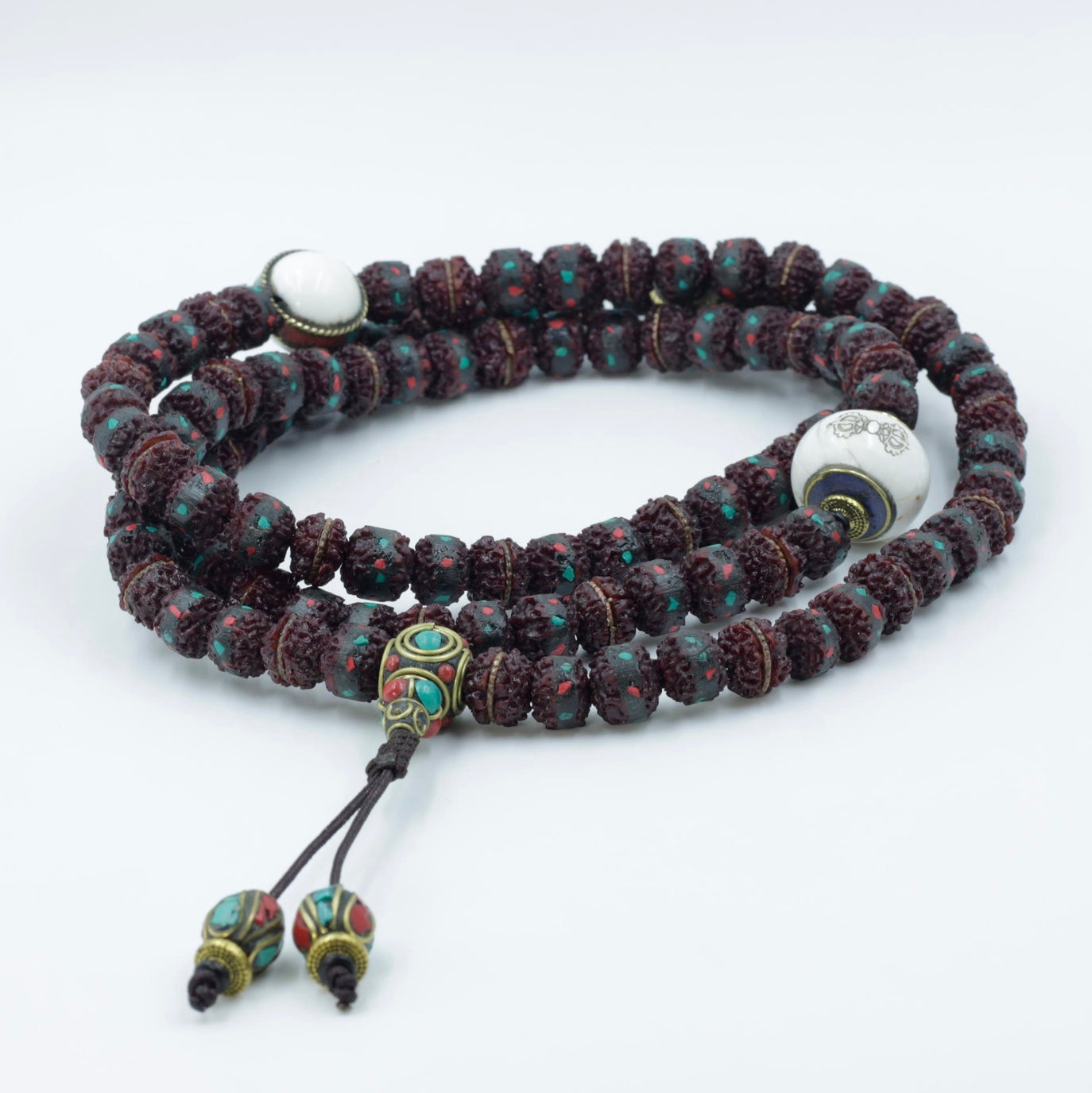 Collar Mala de Semillas Rudraksha y Concha con Símbolo Dorjee – Protección y Energía Divina - Buddha Stones
