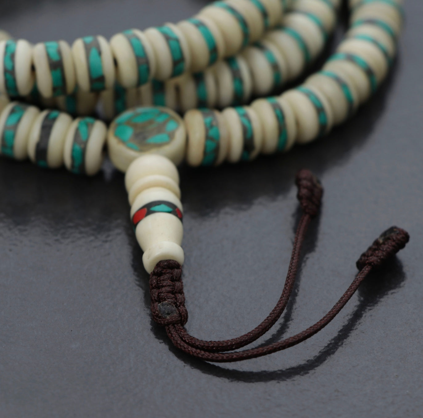 Collar Mala de Hueso de Yak Blanco y Verde – Impermanencia y Sanación - Buddha Stones