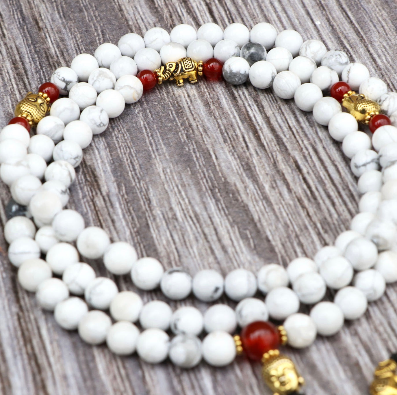 Collar Mala de Howlita Espiritual con Cabeza de Buda y Elefante – Calma y Sabiduría - Buddha Stones