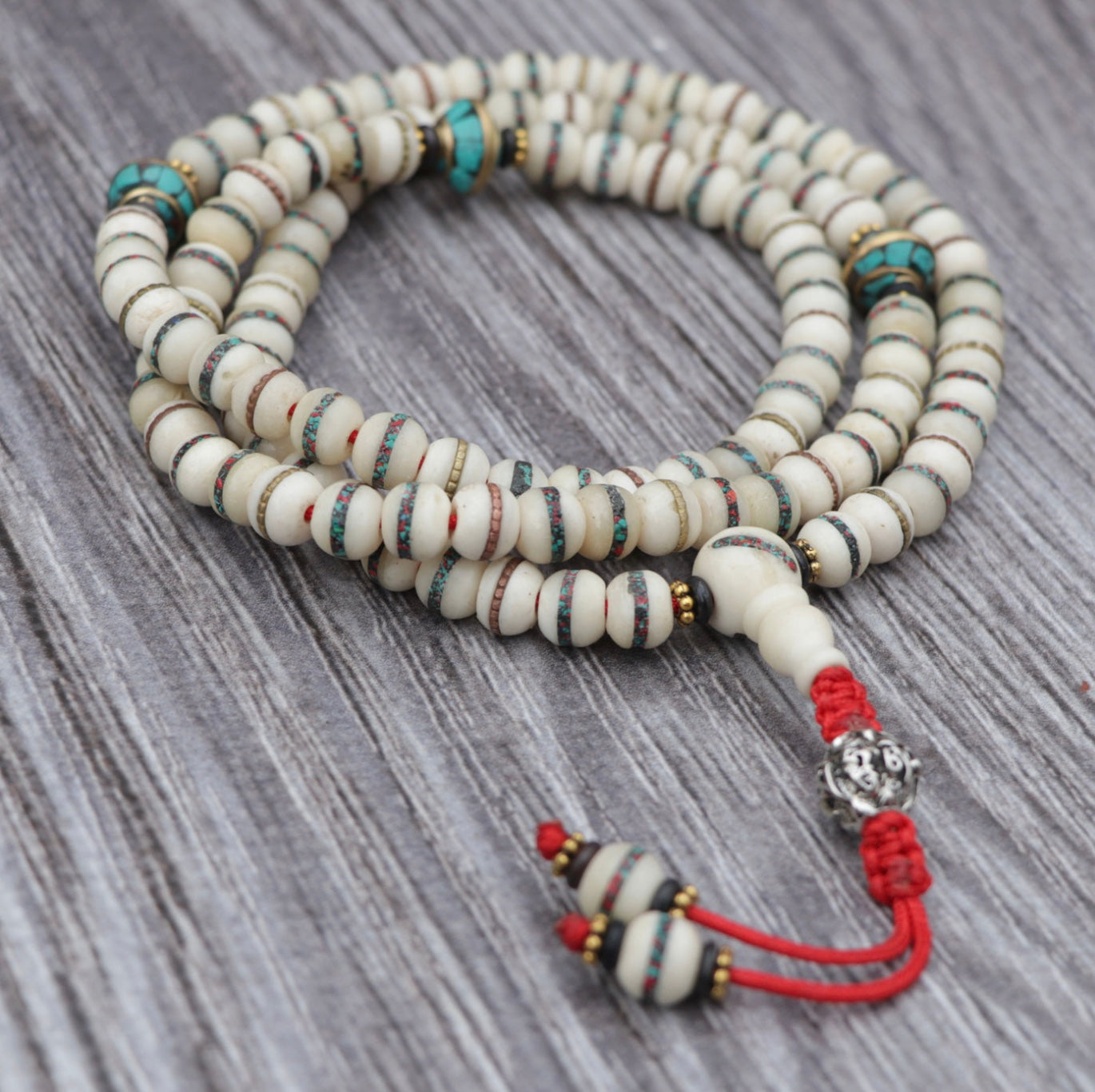 Collar Mala de Hueso de Yak con Mantra Tibetano – Impermanencia y Protección - Buddha Stones