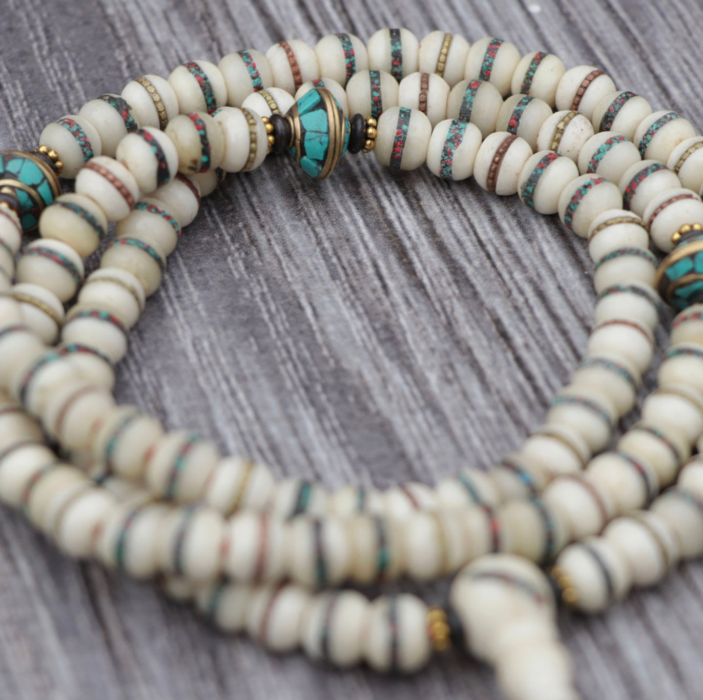 Collar Mala de Hueso de Yak con Mantra Tibetano – Impermanencia y Protección - Buddha Stones