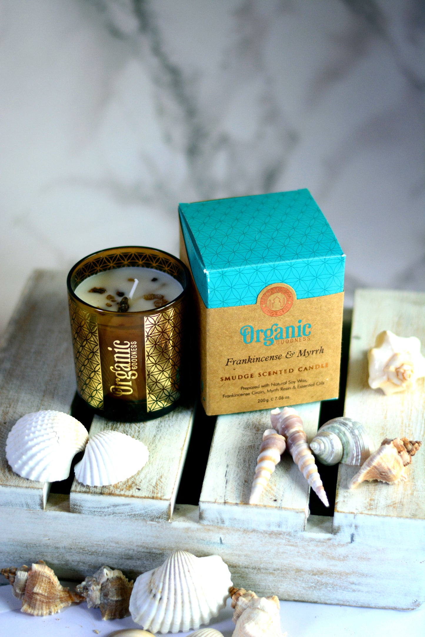 Vela Organic Goodness Smudge en Frasco Dorado con Flores Secas