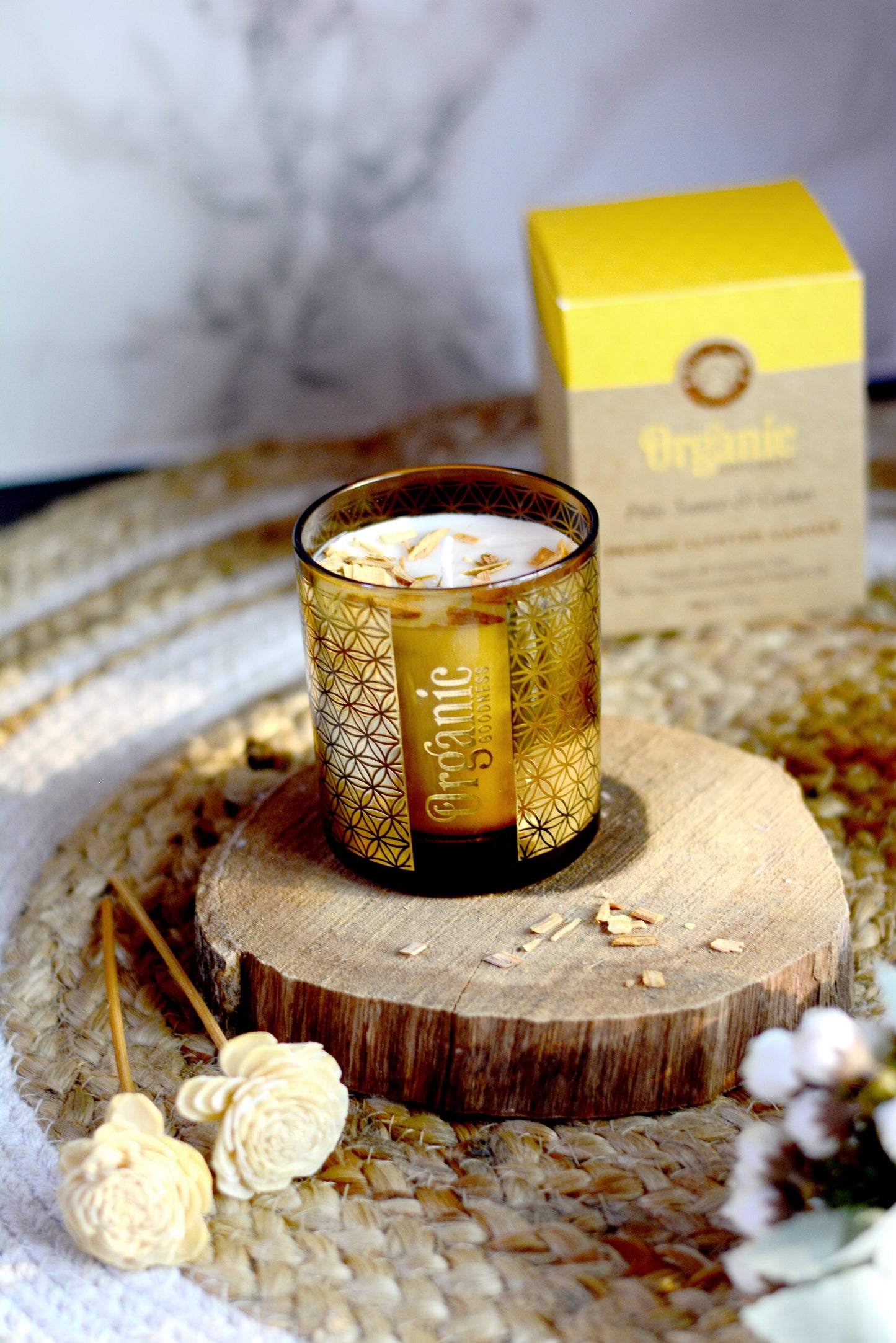 Vela Organic Goodness Smudge en Frasco Dorado con Flores Secas