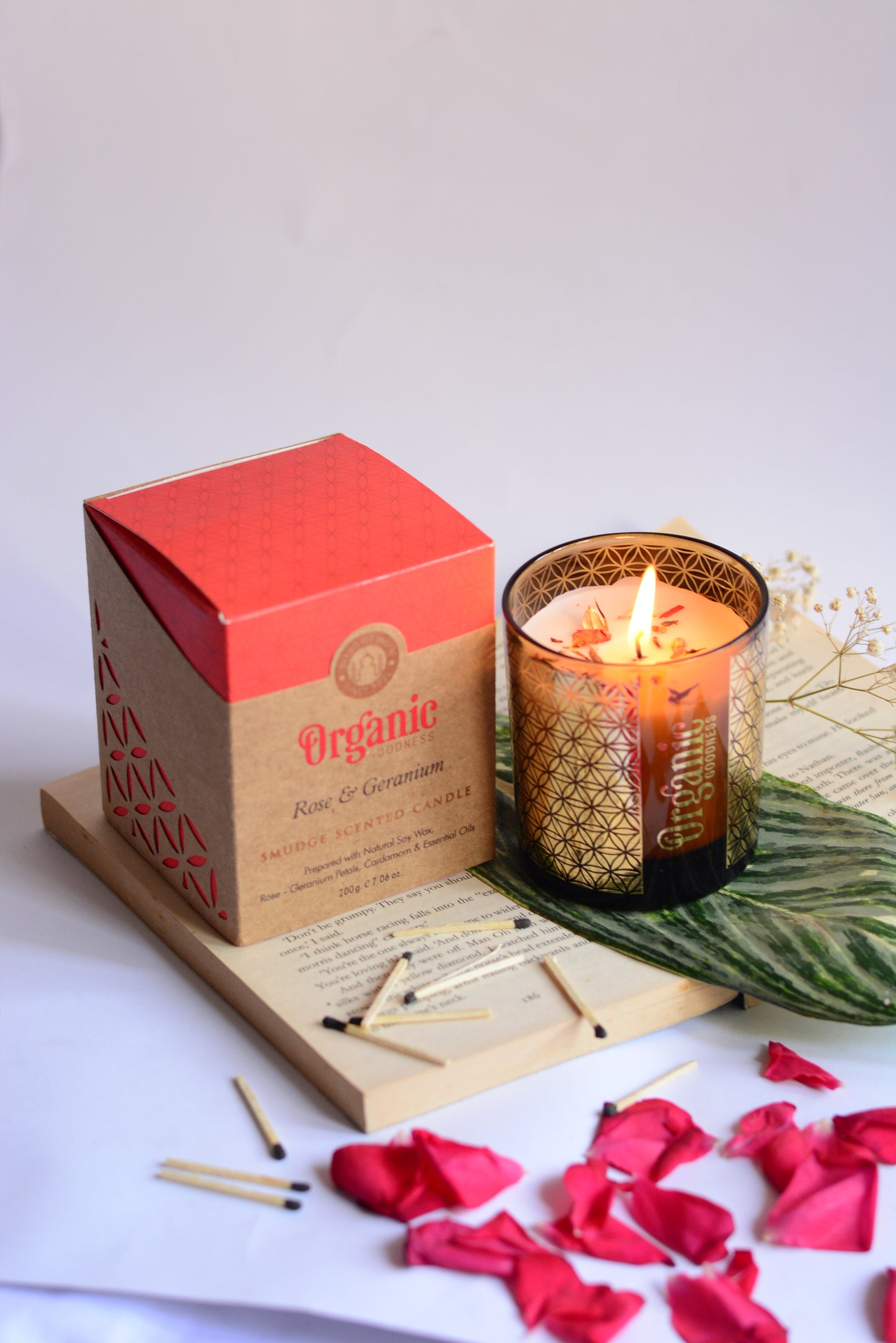 Vela Organic Goodness Smudge en Frasco Dorado con Flores Secas