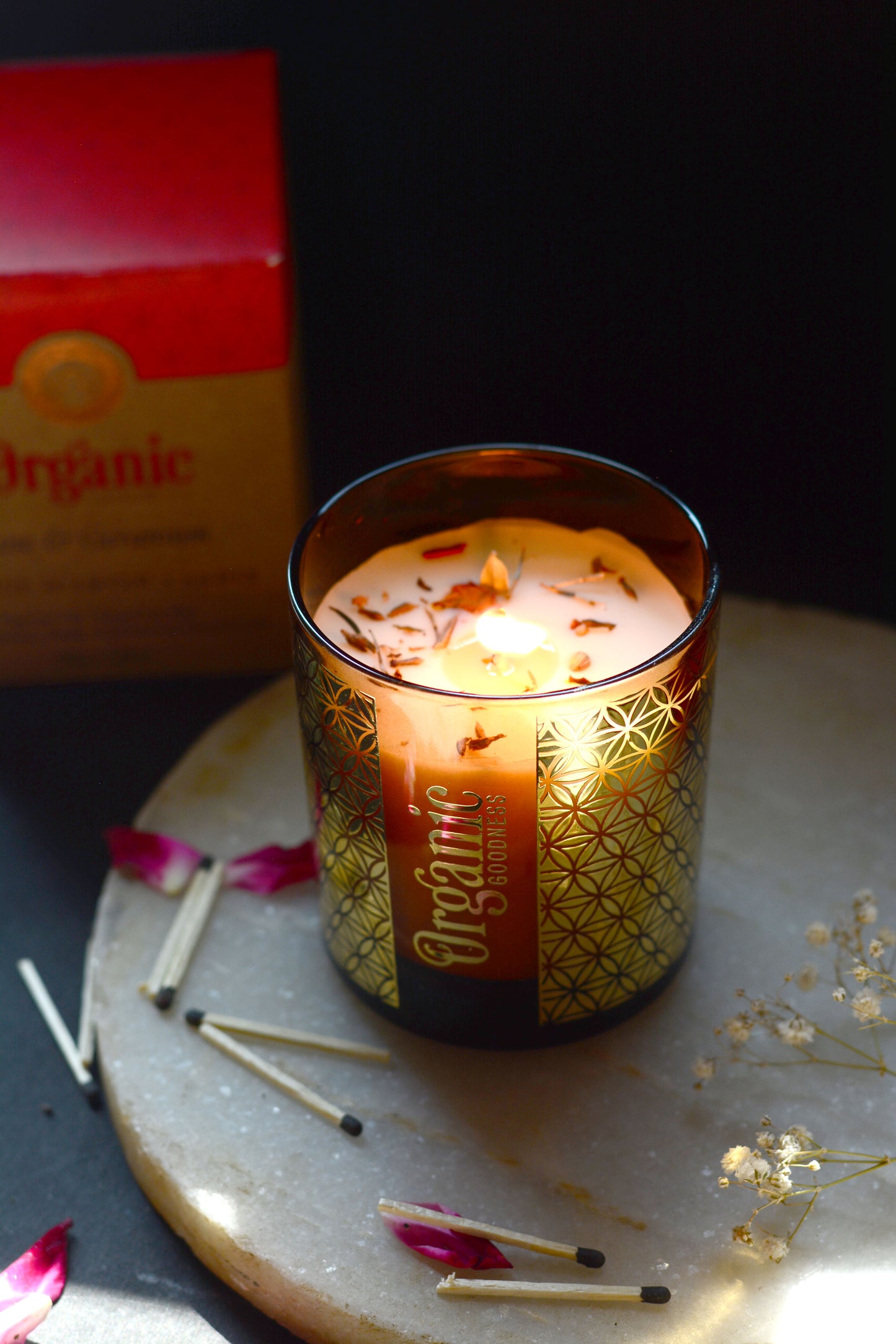 Vela Organic Goodness Smudge en Frasco Dorado con Flores Secas