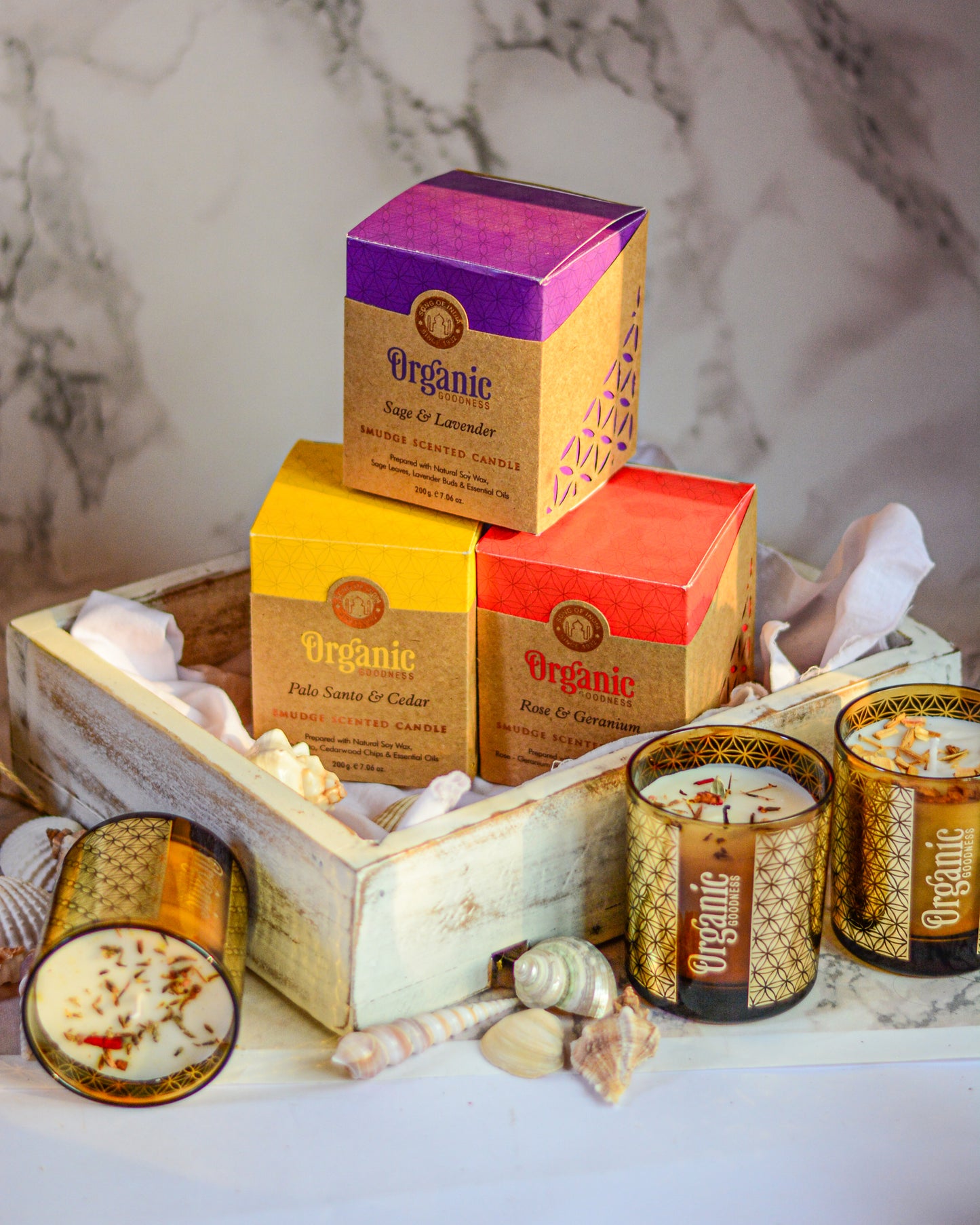 Vela Organic Goodness Smudge en Frasco Dorado con Flores Secas